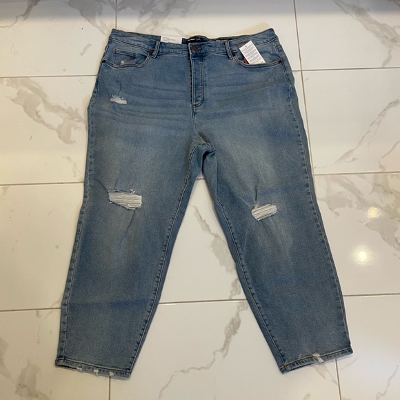 New Highrise Straight Leg Jeans With Lycra Spandex - Picture 13 of 16